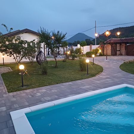 Вилла Family Estate Hadzalova Avlija Бихач Экстерьер фото