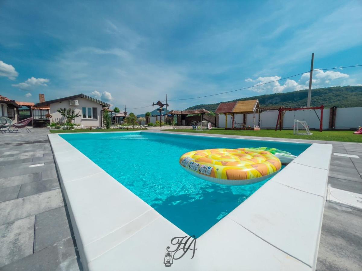 Вилла Family Estate Hadzalova Avlija Бихач Экстерьер фото